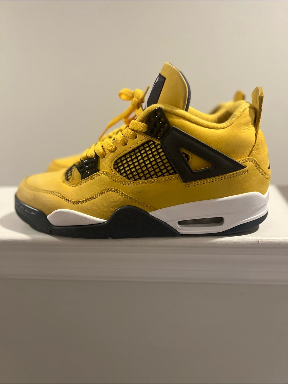 Jordan 4 Lightening Men’s Size 9.5